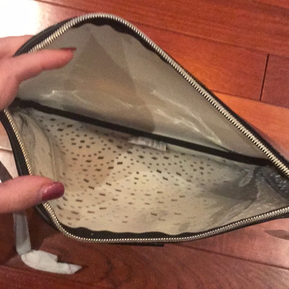 NWT Victoria Secret Rose Gold Laser Cut Wristlet - Picture 5 of 5